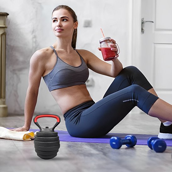 femme-en-entrainement-avec-une-haltere-reglable
