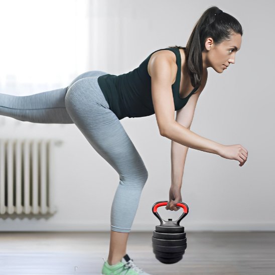 femme-en-position-de-musculation-utilisant-une-haltere-reglable
