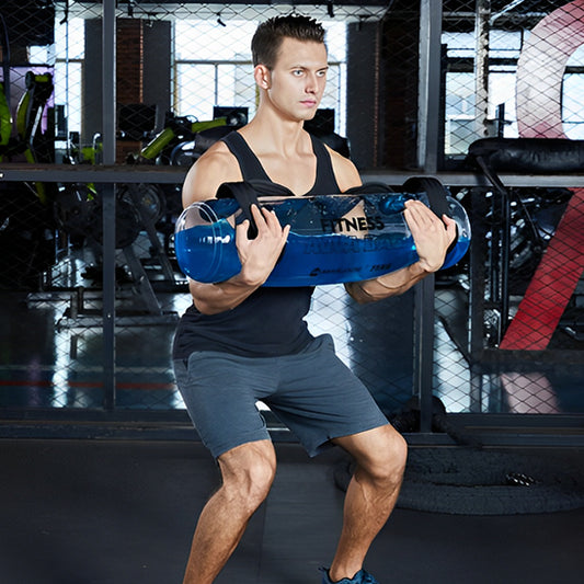 homme-qui-travaille-son-core-avec-aqua-sac-fitness