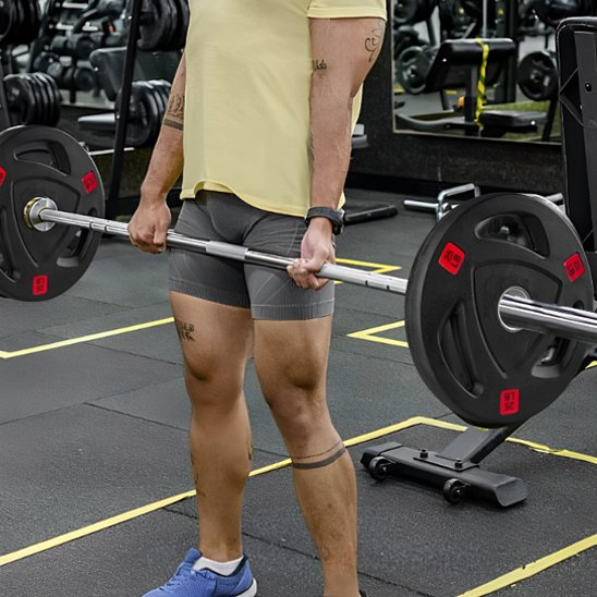 homme-soulevant-une-barre-de-musculation-equipee-de-poids