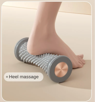 utilisation-au-talon-du-rouleau-de-massage-FootMassage-roller