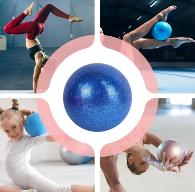 ballon-de-gymnastique-rythmique-bleu-avec-4-exemples-d-utilisation