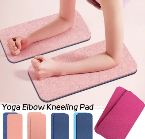 coudes-de-femme-en-position-appui-horizontal-sur-les-kneepads