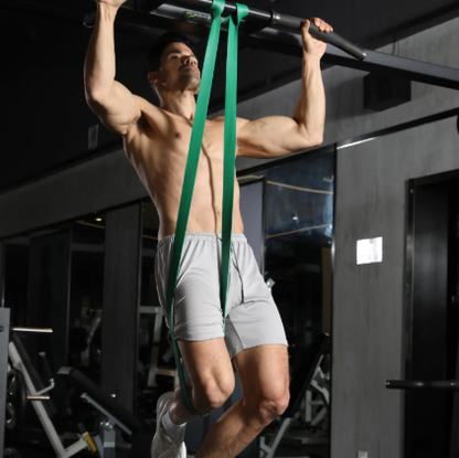 exemple-d-exercice-traction-utilisant-un-elastique-musculation