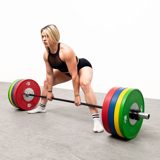 femme  en position d'exercice d'halterophilie