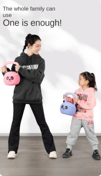 femme-et-enfant-utilisant-le-panda-fill-kettlebell