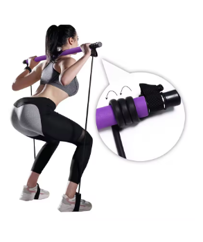 femme-qui-utilise-la-barre-musculation-pilate-violette