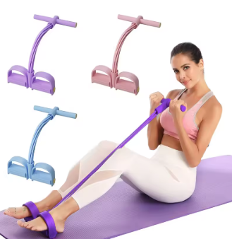 femme-utilisant-le-pedal-puller-elastic-et-differentes-couleurs-de-modeles