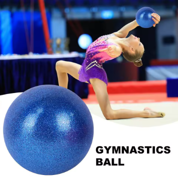 jeune-fille-en-demonstration-de-gymnastique-rythmique-utilisant-le-ballon-bleu