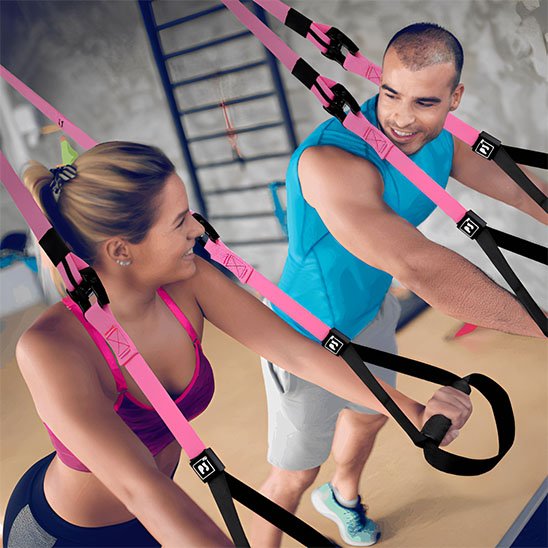 Sangle musculation en salle utilisée pour le haut du corps