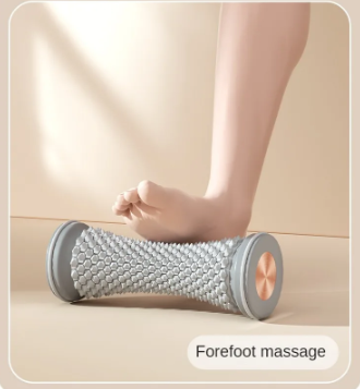 utilisation-a-la-pointe-du-pieds-du-rouleau-de-massage-FootMassage-roller
